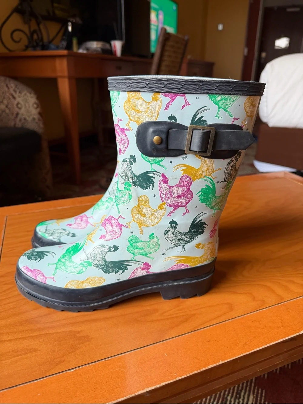Blue Mountain chicken-print rubber boots